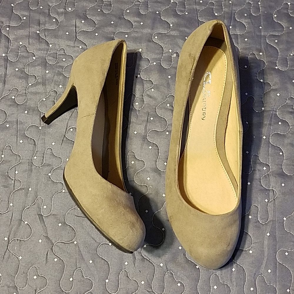 CL by Laundry Nanette tan heels size 8.5